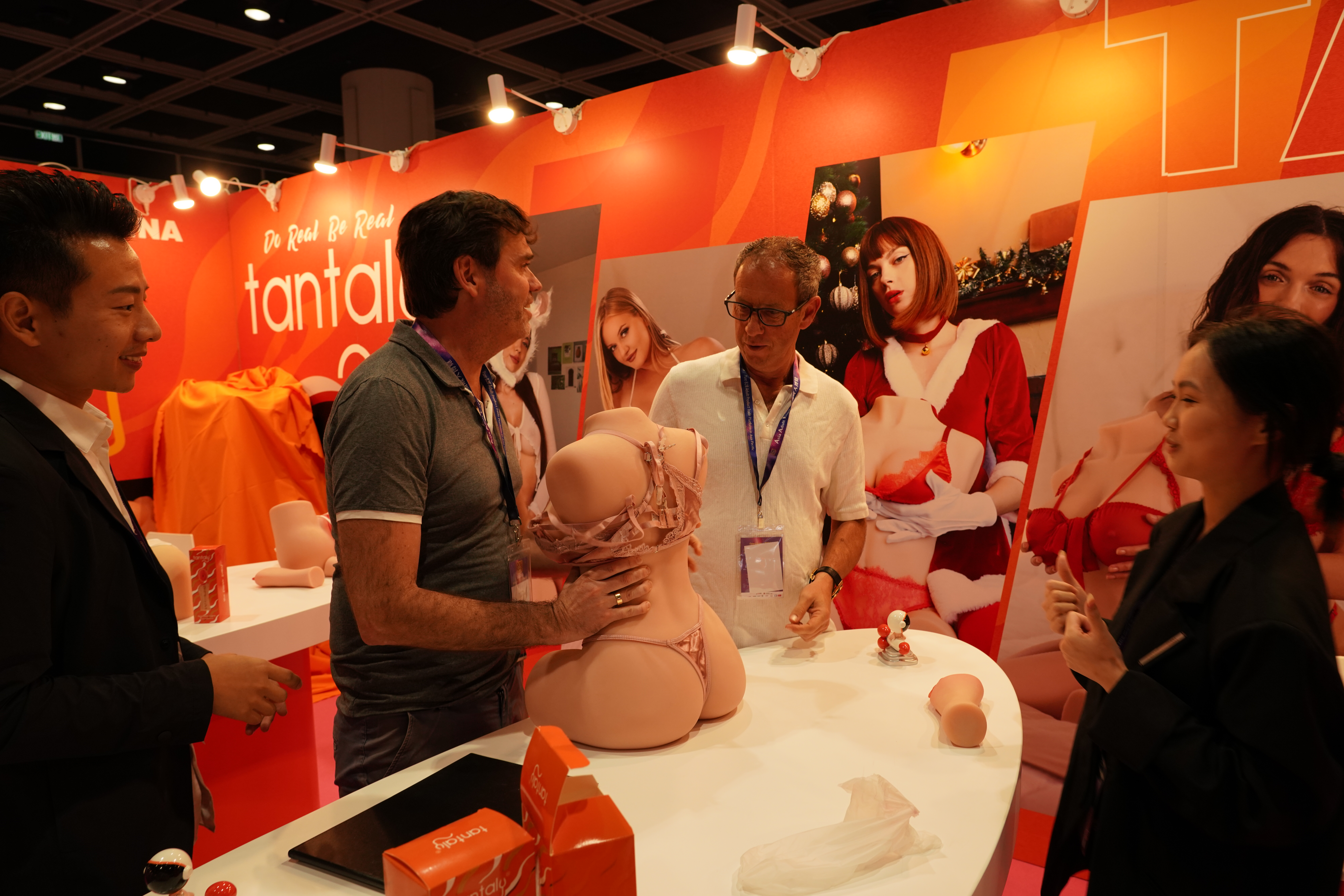 2024年8月香港展照片——深圳市微微玛科技有限公司（5） (5)