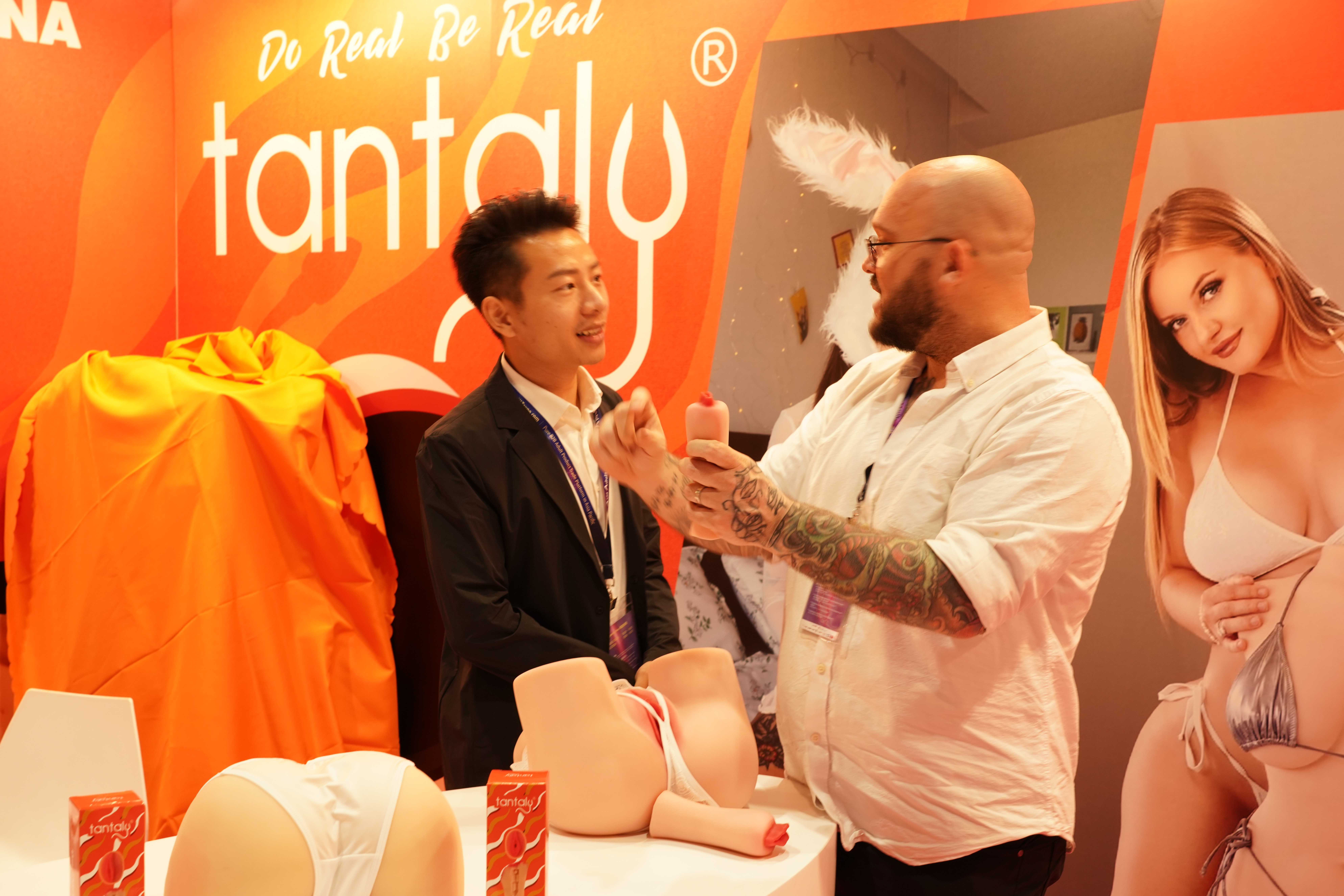 2024年8月香港展照片——深圳市微微玛科技有限公司（5） (3)