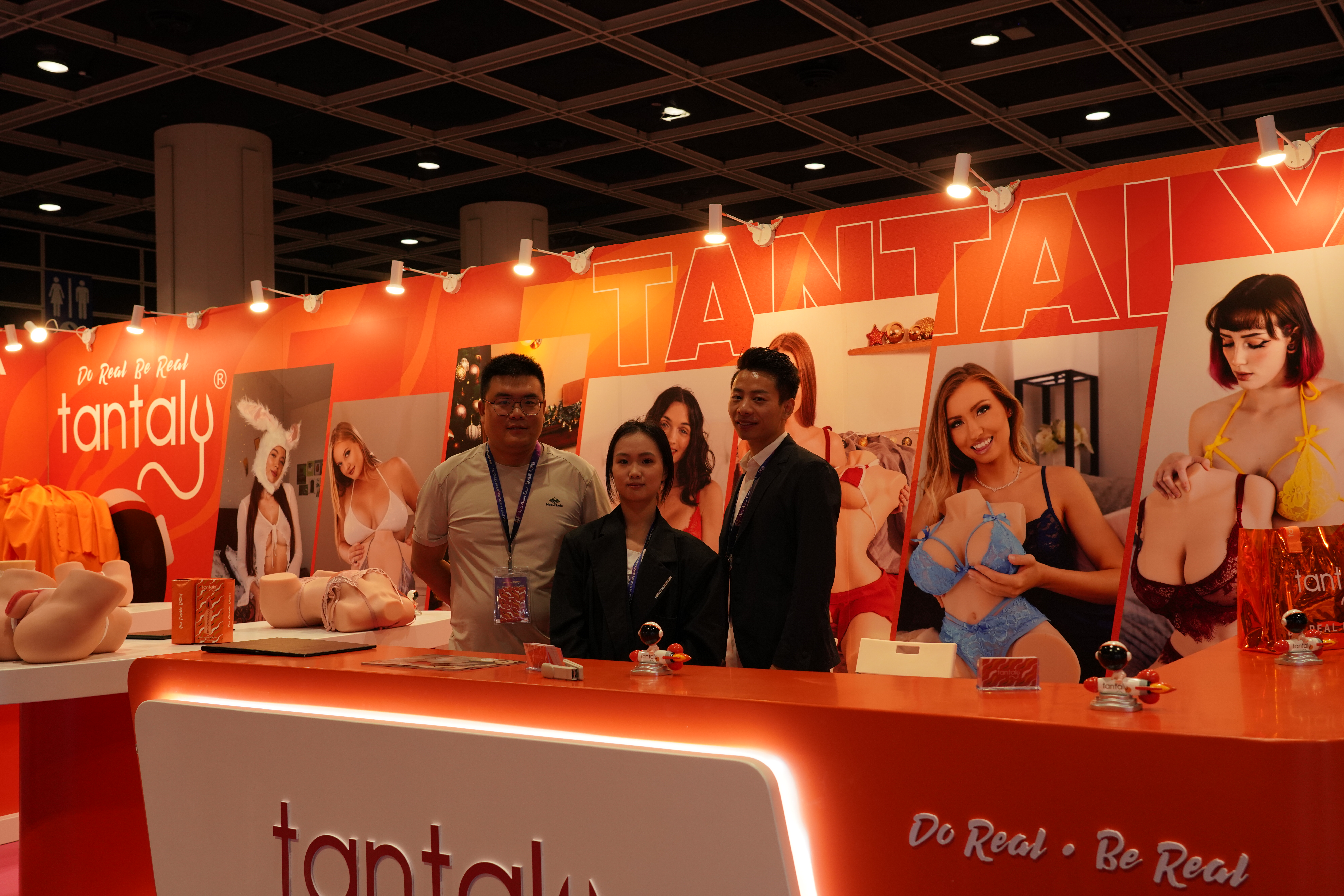 2024年8月香港展照片——深圳市微微玛科技有限公司8